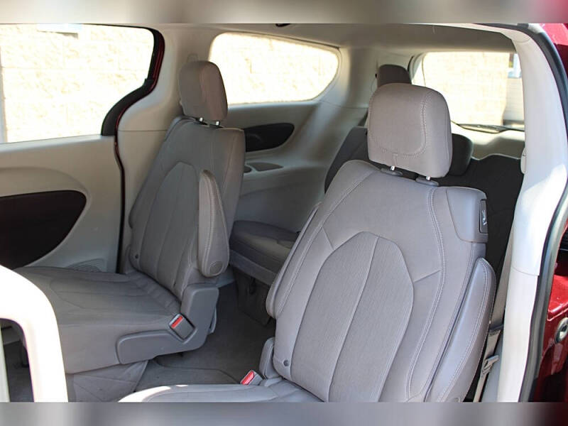 2021 Chrysler Voyager LX