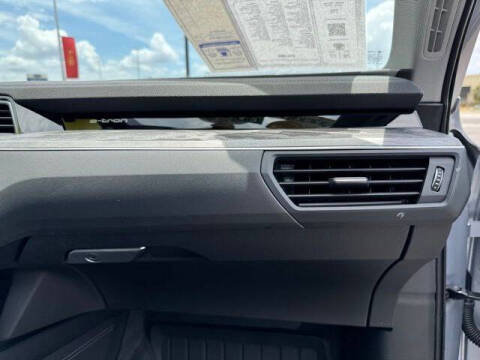 2022 Audi e-tron quattro Premium