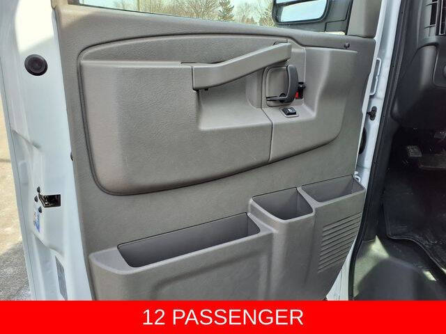2025 Chevrolet Express LT 3500