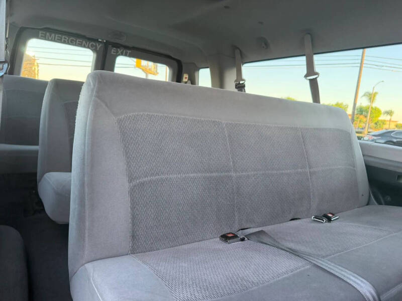 2006 Ford E-Series E-350 SD XLT