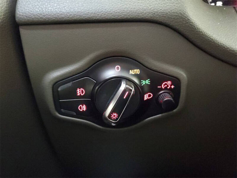 2012 Audi Q5 3.2 quattro Premium Plus