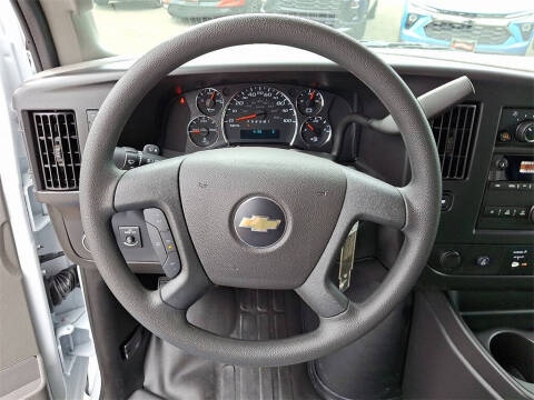 2025 Chevrolet Express 2500