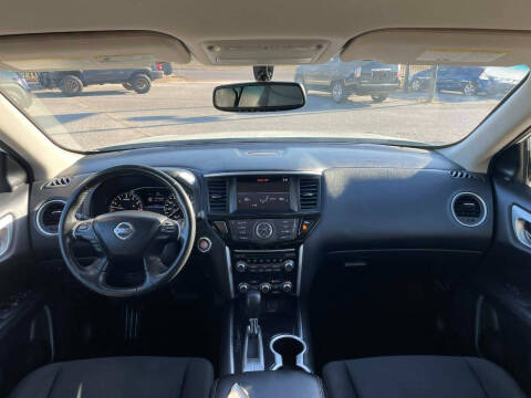 2020 Nissan Pathfinder SV