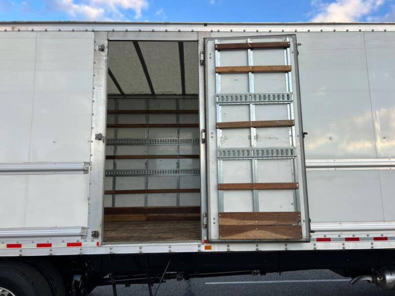 2020 Freightliner M2 106