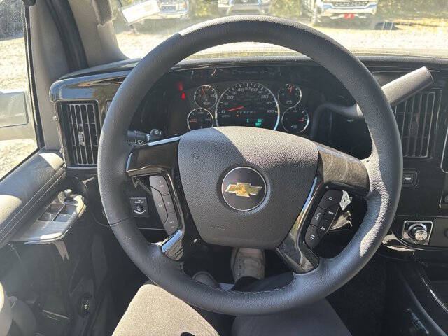 2025 Chevrolet Express 2500