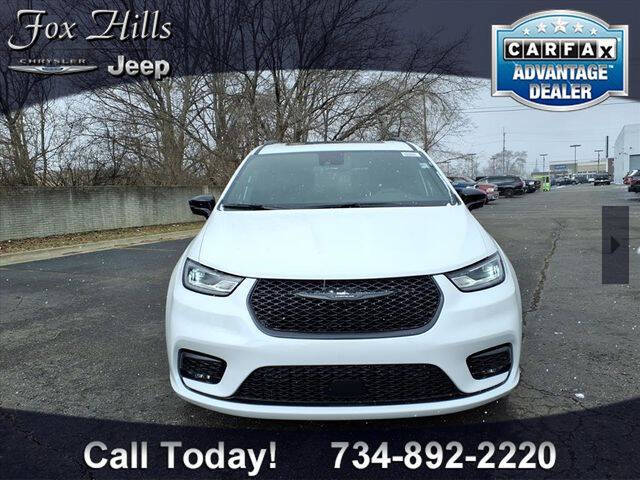 2026 Chrysler Pacifica Select