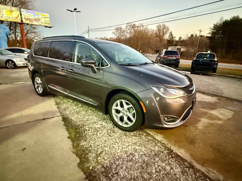 2017 Chrysler Pacifica Touring-L