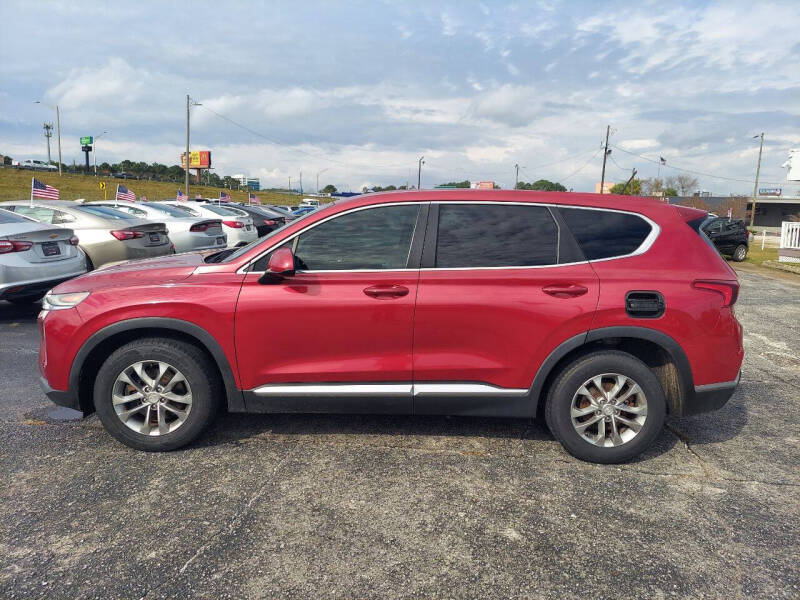 2019 Hyundai Santa Fe SE photo 3