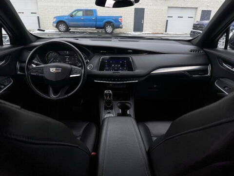 2023 Cadillac XT4 Premium Luxury