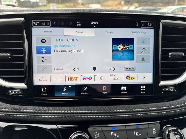 2026 Chrysler Pacifica Select