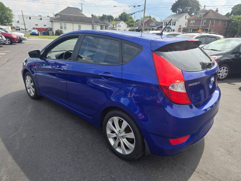 2012 Hyundai Accent SE