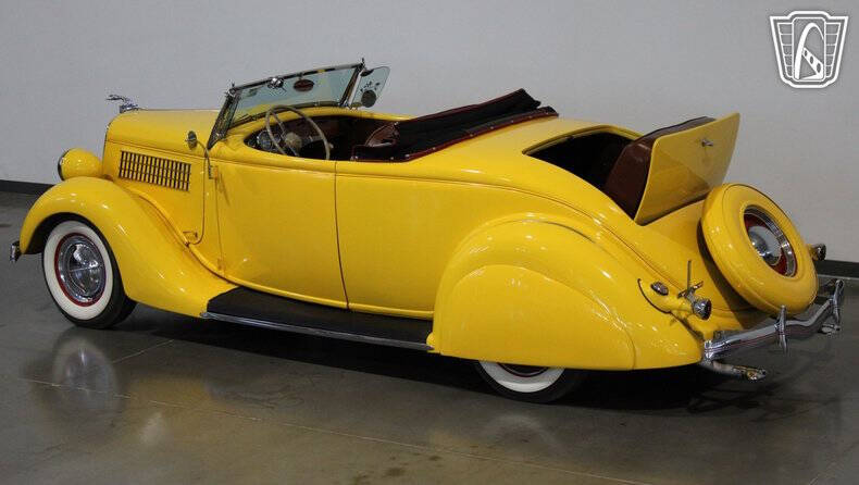 1935 Ford Deluxe