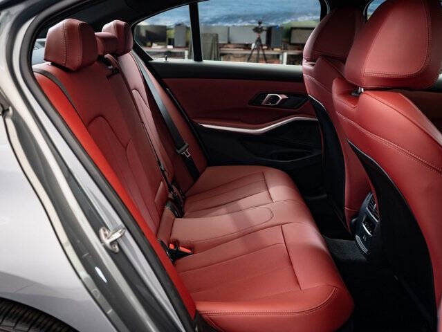 2025 BMW 3 Series 330i xDrive