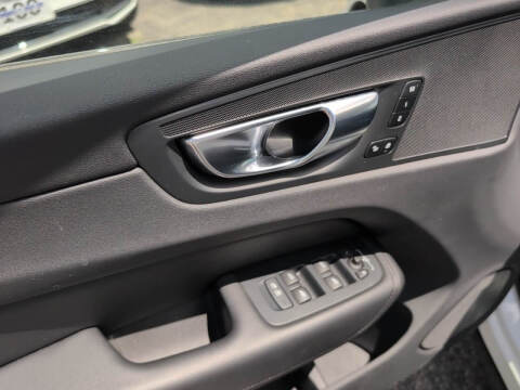 2025 Volvo XC60 B5 Plus Dark Theme