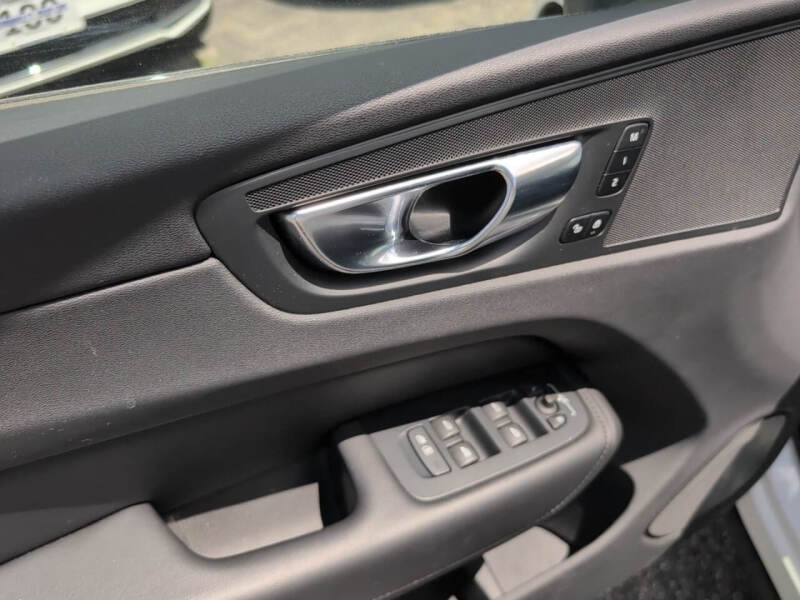 2025 Volvo XC60 B5 Plus Dark Theme