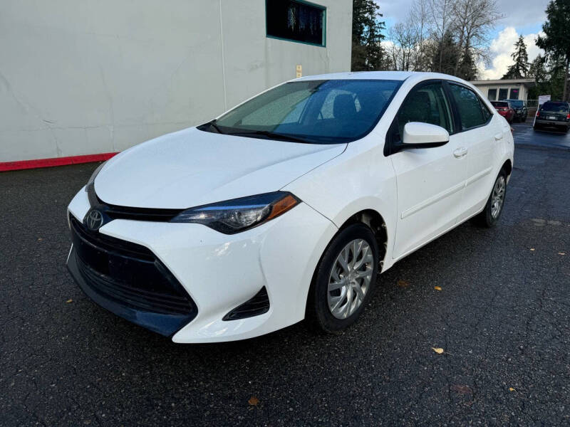 Used 2018 Toyota Corolla LE with VIN 2T1BURHEXJC061820 for sale in Kirkland, WA