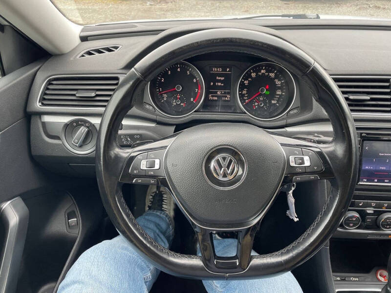 2017 Volkswagen Passat 1.8T R-Line