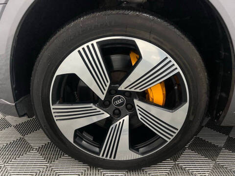 2022 Audi e-tron quattro Premium Plus