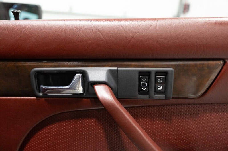 1988 Mercedes-Benz 560-Class 560 SEL