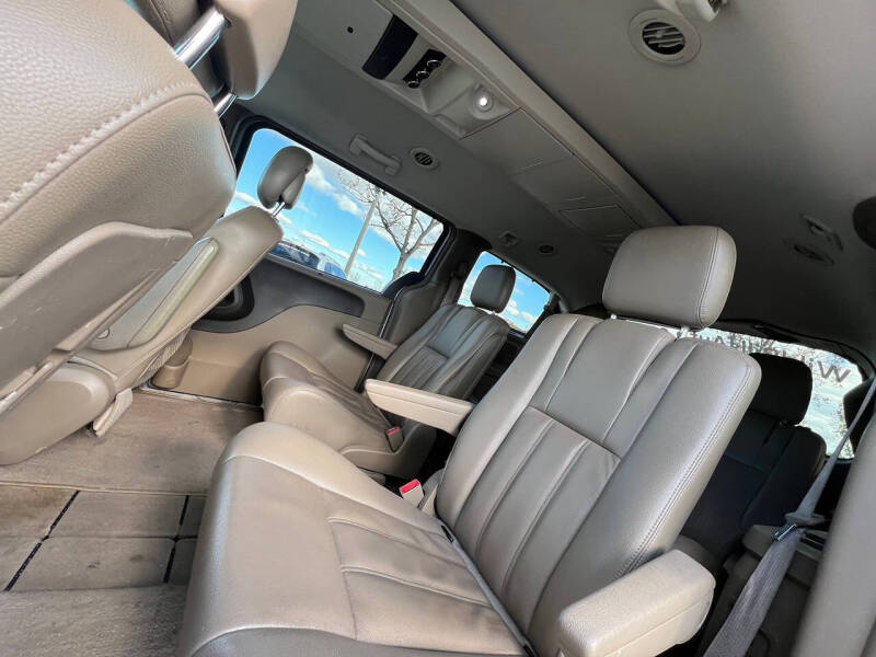 2013 Chrysler Town and Country Touring