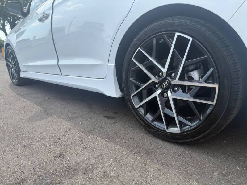 2020 Hyundai Elantra Sport