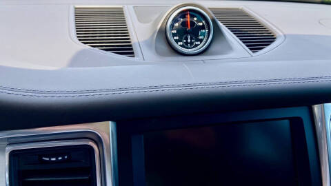 2015 Porsche Macan Turbo