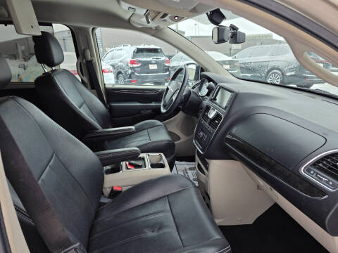 2012 Chrysler Town and Country Touring-L