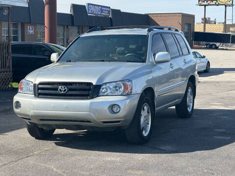 2005 Toyota Highlander for sale at El Chapin Auto Sales, LLC. in Omaha NE
