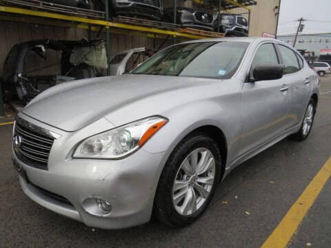 2011 Infiniti M56 x