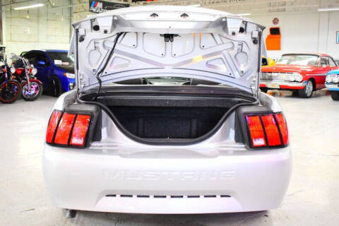 2004 Ford Mustang Deluxe