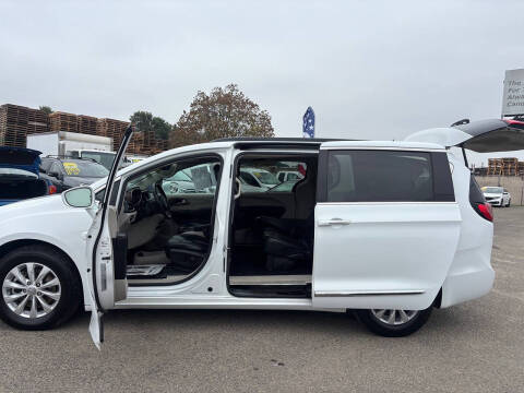 2017 Chrysler Pacifica Touring Plus