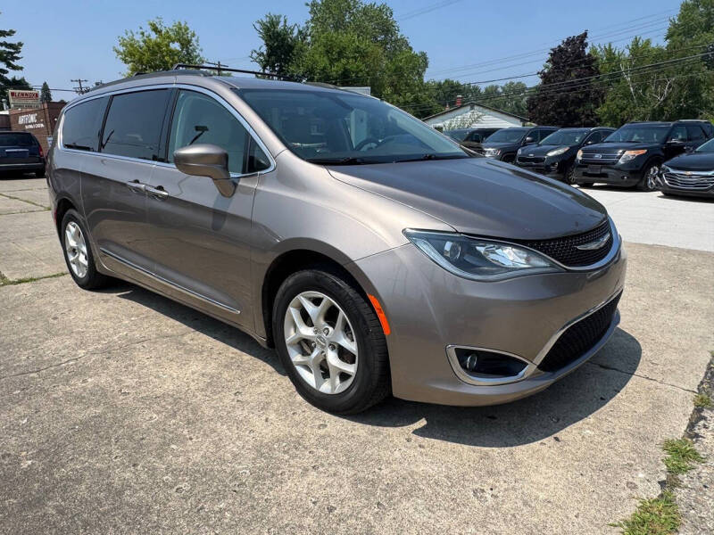 2017 Chrysler Pacifica Touring-L