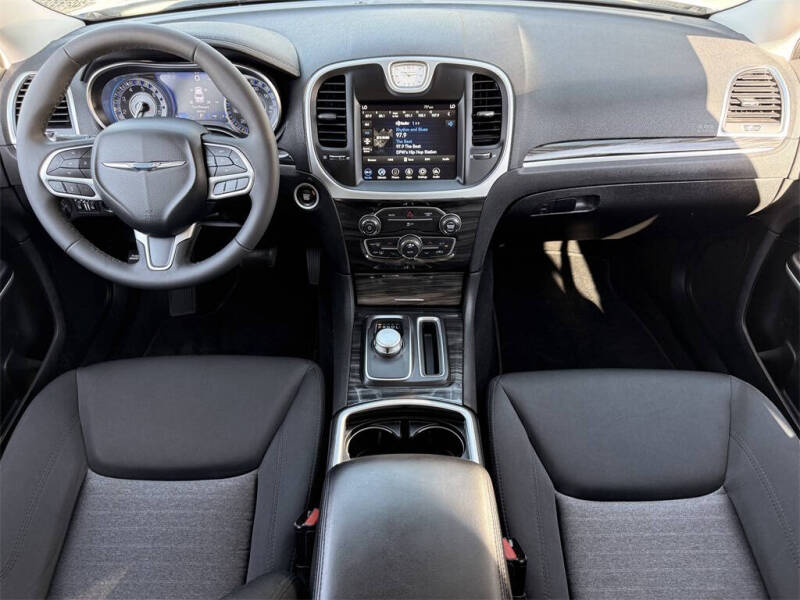 2022 Chrysler 300 Touring