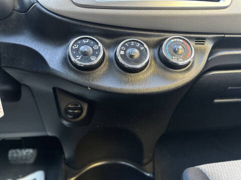 2012 Toyota Yaris 3-Door LE