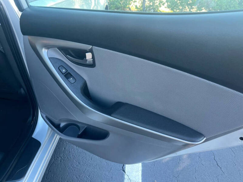 2012 Hyundai Elantra Limited