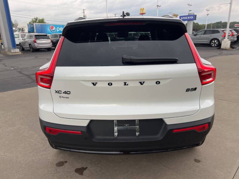 2026 Volvo XC40 B5 Ultra Black Edition