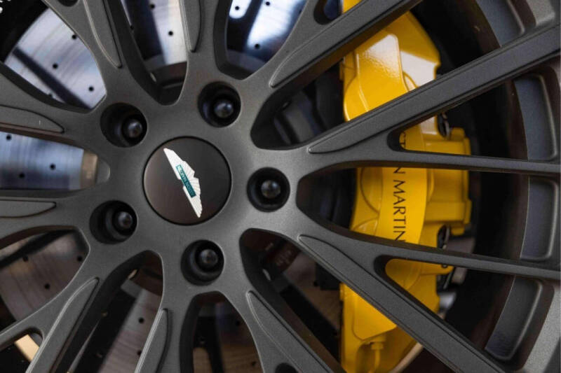 2025 Aston Martin DBX 707