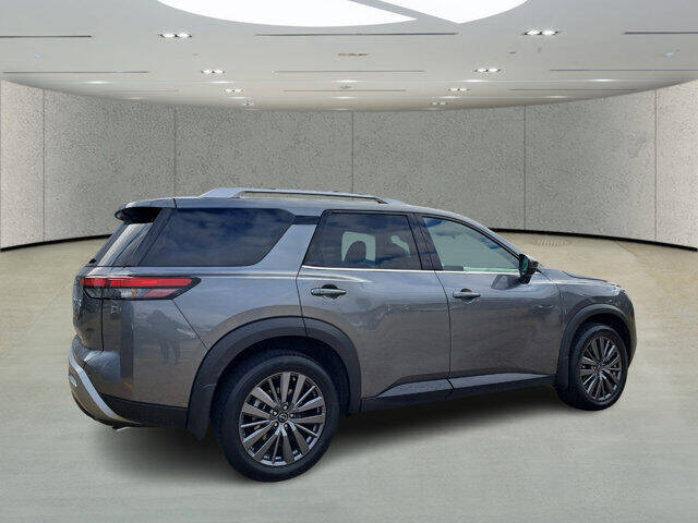 2024 Nissan Pathfinder SL