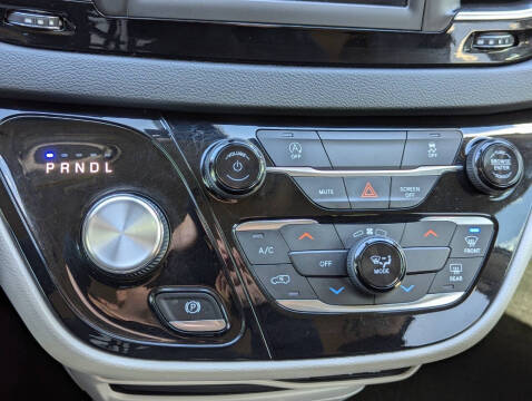 2020 Chrysler Voyager LXi