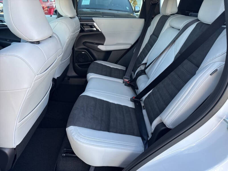 2025 Mitsubishi Outlander SE