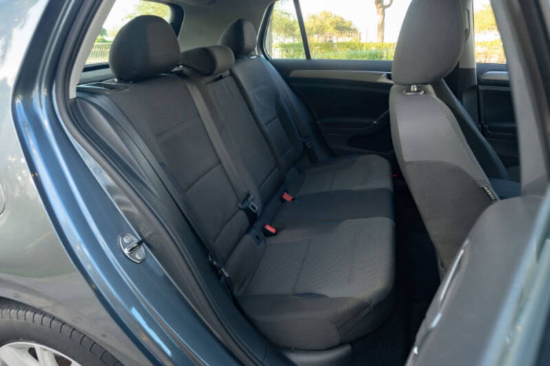 2017 Volkswagen Golf TSI S