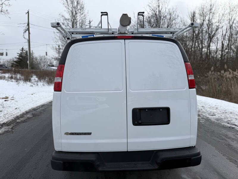 2025 Chevrolet Express 2500