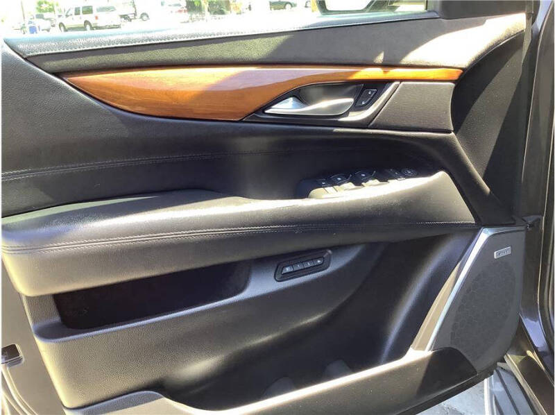 2016 Cadillac Escalade Luxury Collection