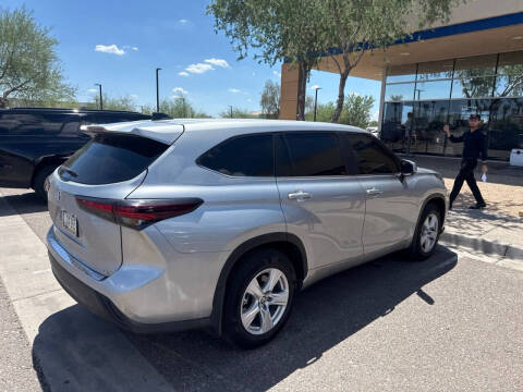 2024 Toyota Highlander LE