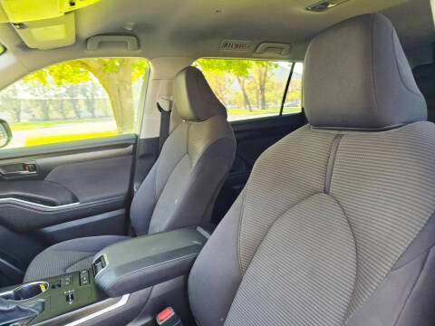 2020 Toyota Highlander LE