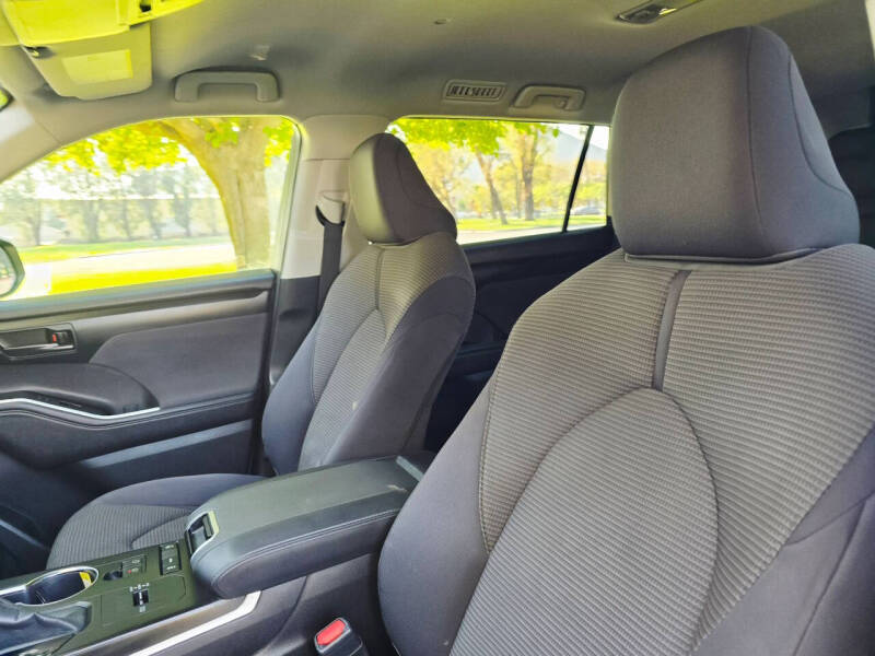 2020 Toyota Highlander LE