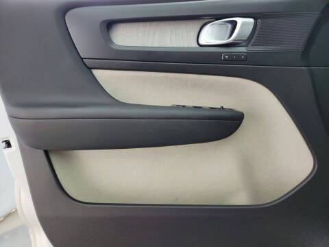 2023 Volvo XC40 B5 Plus Bright Theme