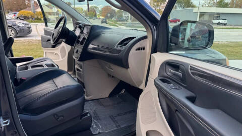 2013 Chrysler Town and Country Touring-L