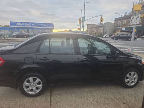 2011 Nissan Versa 1.8 SL