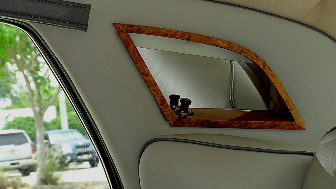 1957 Rolls-Royce Silver Cloud III 29